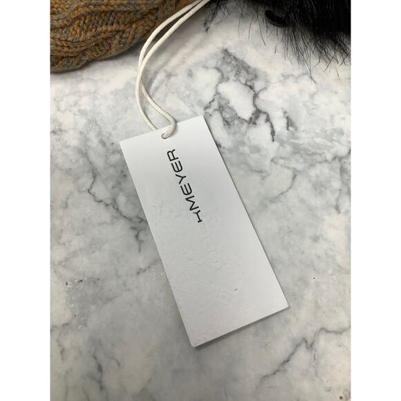 Obermeyer Women's Brown Sugar Fir Faux-Fur Pom Ribbed Beanie Hat Winter L25-14 - Picture 7 of 10